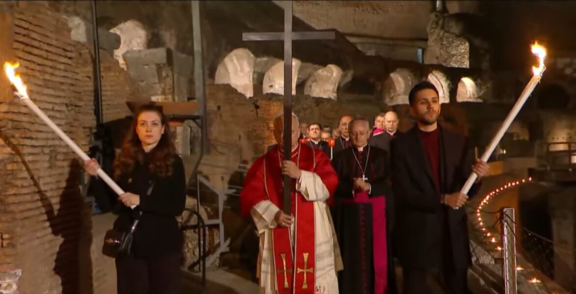 El primer Vía Crucis de León XIV en el Coliseo