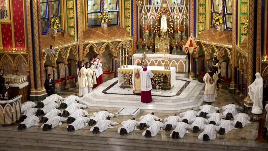 🔴DIRECTO Primera ordenación sacerdotal de los Heraldos del Evangelio tras años de bloqueo
