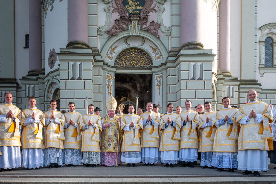 La belleza del diaconado en Ottobeuren: Doce voces jóvenes para el Evangelio de Jesucristo