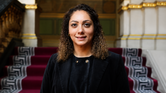 Londres nombra ante la Santa Sede a una diplomática ligada al activismo «diversity & inclusion»