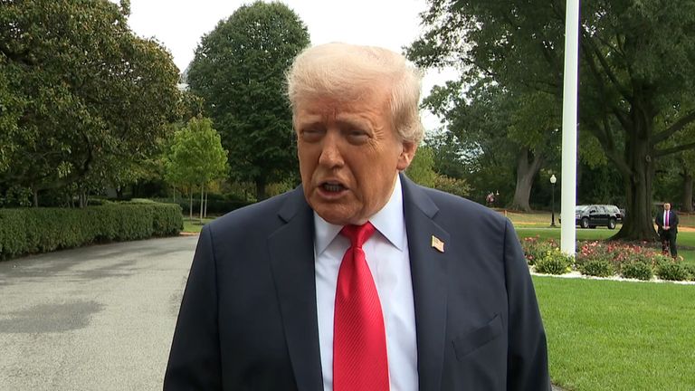 Trump arremete de nuevo contra el Papa: «está poniendo en peligro a muchos católicos»