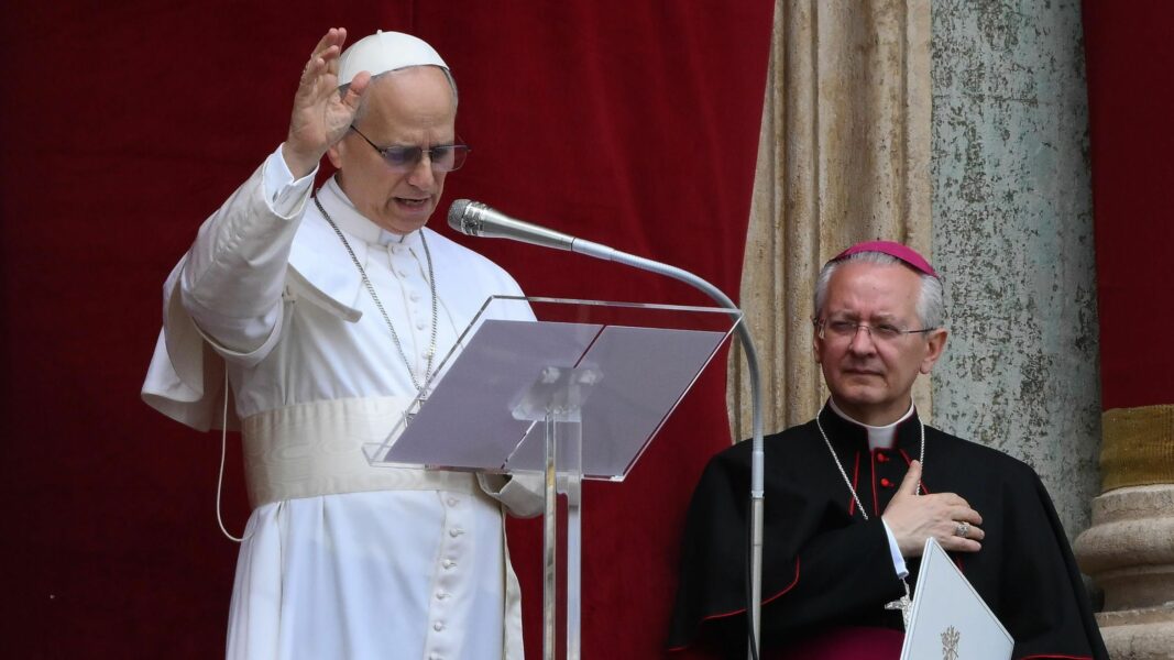 León XIV en el Regina Caeli: «La Ascensión es un vínculo vivo que nos atrae hacia la gloria celestial»