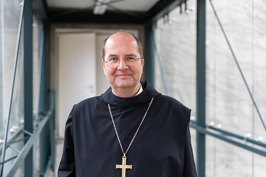 El abad primado propone a los benedictinos como modelo de convivencia litúrgica en la Iglesia
