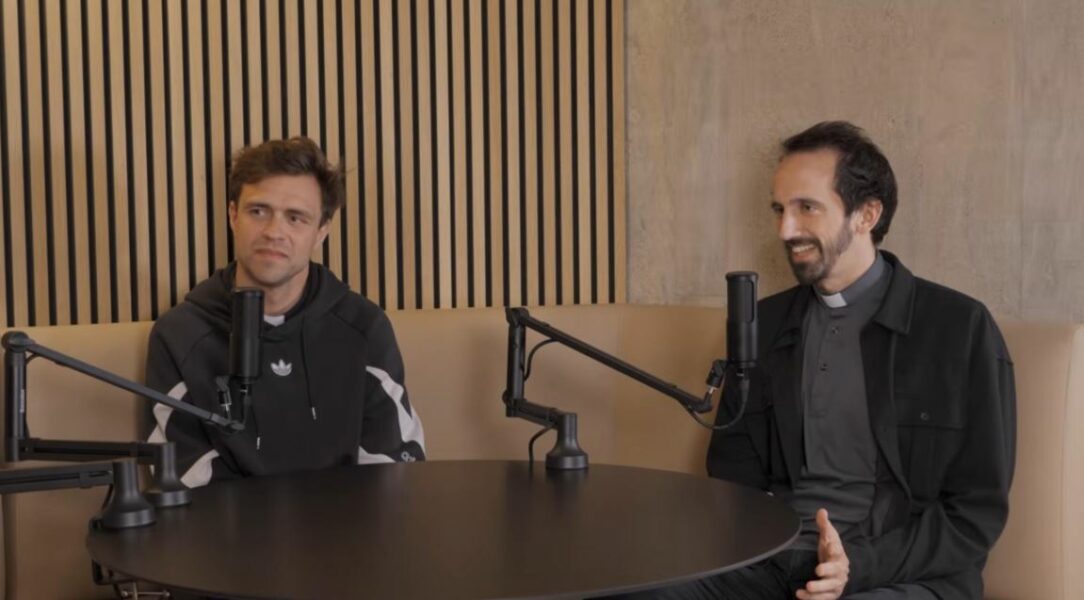 El podcast oficial de la Archidiócesis de Madrid para la visita del Papa difunde errores muy graves