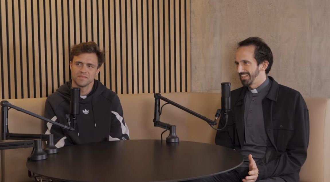 El podcast oficial de la Archidiócesis de Madrid para la visita del Papa difunde errores muy graves