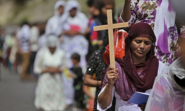India endurece la presión contra los cristianos: cuatro católicos detenidos por supuestas conversiones forzadas