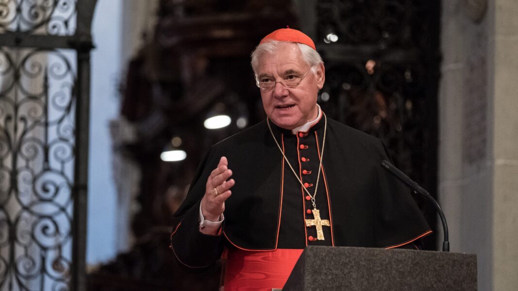 Müller denuncia que la ideología LGBT «ha penetrado en la Iglesia» a través del proceso sinodal