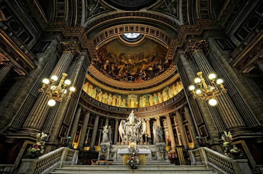 Santa Misa en París: Nuestra Señora de la Cristiandad se prepara para la peregrinación de Chartres a Notre Dame