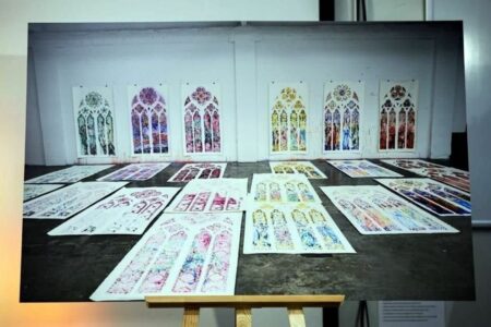 Crece la polémica por los nuevos vitrales de Notre-Dame: asociaciones recurren a la justicia contra el proyecto de Macron