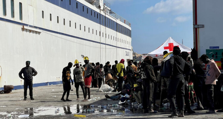 Muere una bebé inmigrante tras un rescate frente a Lampedusa