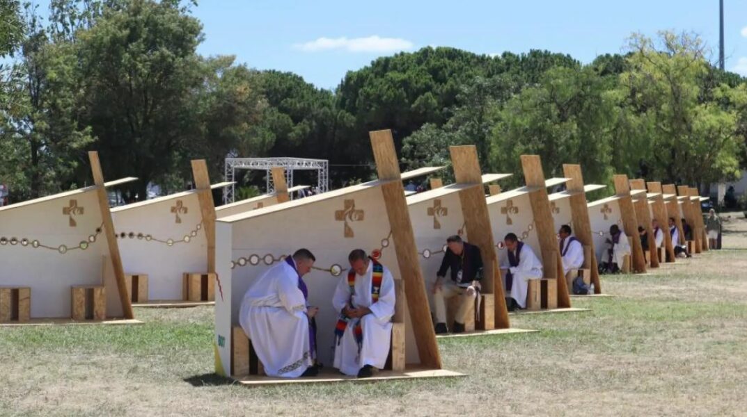 Madrid cambia los confesionarios por «espacios de escucha» durante la visita de León XIV