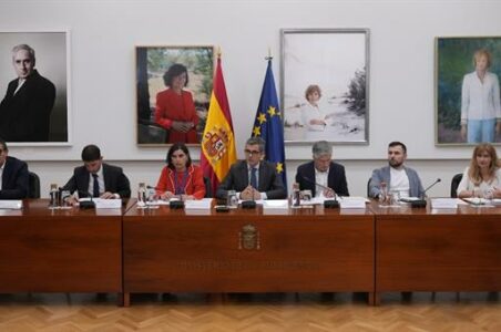 El Gobierno presume ante la visita del Papa de sus acuerdos con la Iglesia y de la resignificación del Valle
