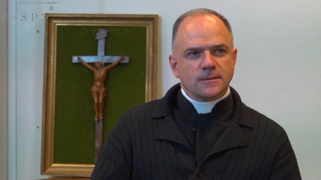 Pagliarani pide a sus presbíteros prudencia, caridad, amor y humillación para afrontar las consagraciones