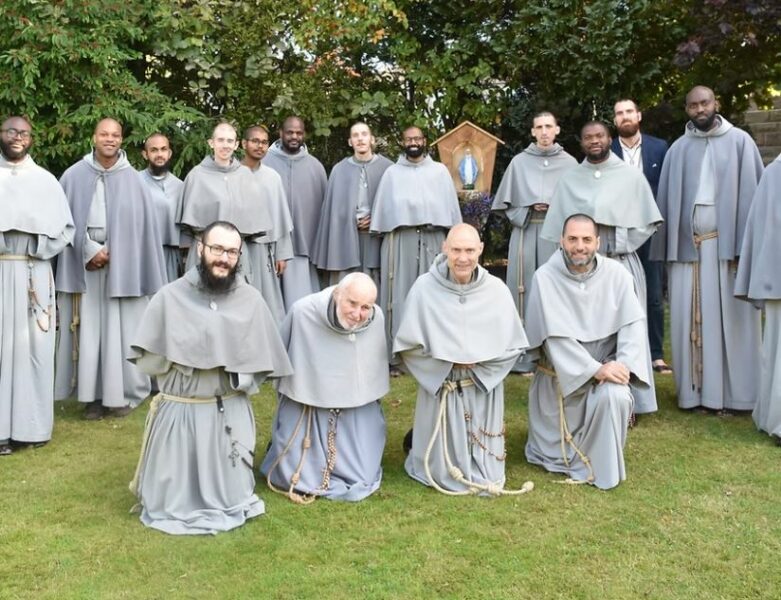 Los Franciscanos Marianos desaparecerán oficialmente en junio tras once años de apostolado tradicional en Reino Unido