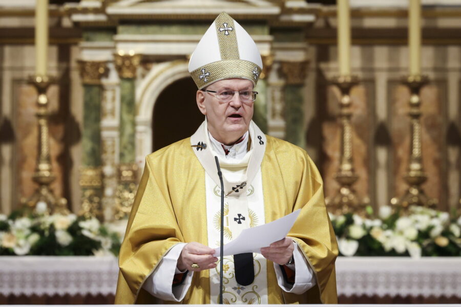El cardenal Erdő agradece las oraciones de los fieles en la Misa de Pentecostés