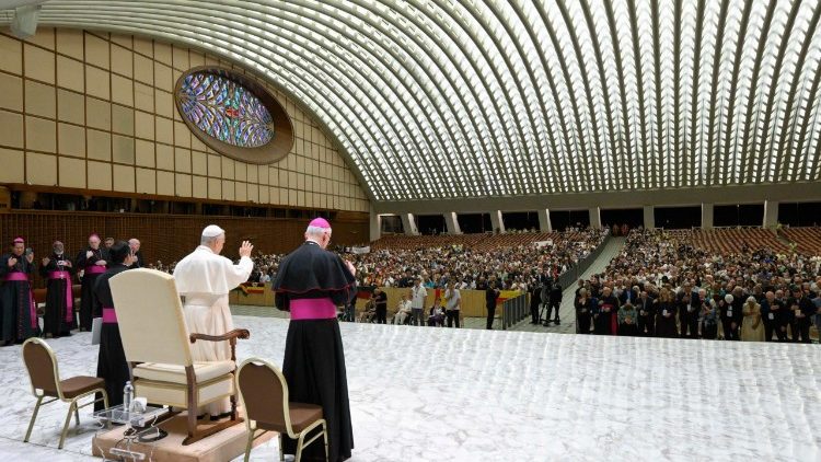 León XIV anima a los carismáticos a servir a la Iglesia sin buscar poder ni protagonismo