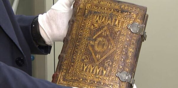 El Congreso obsequiará a León XIV con un manuscrito de oración del siglo XV