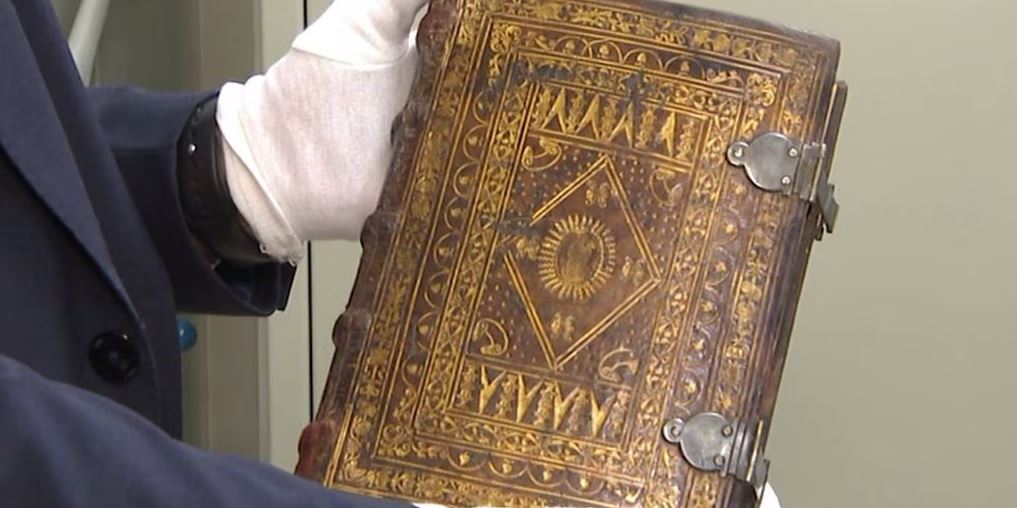 El Congreso obsequiará a León XIV con un manuscrito de oración del siglo XV