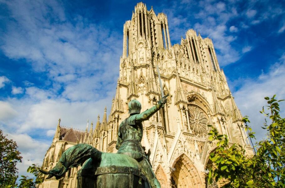 «Reims, la Epopeya Legendaria»: Santa Juana de Arco desaparece del nombre de su festividad