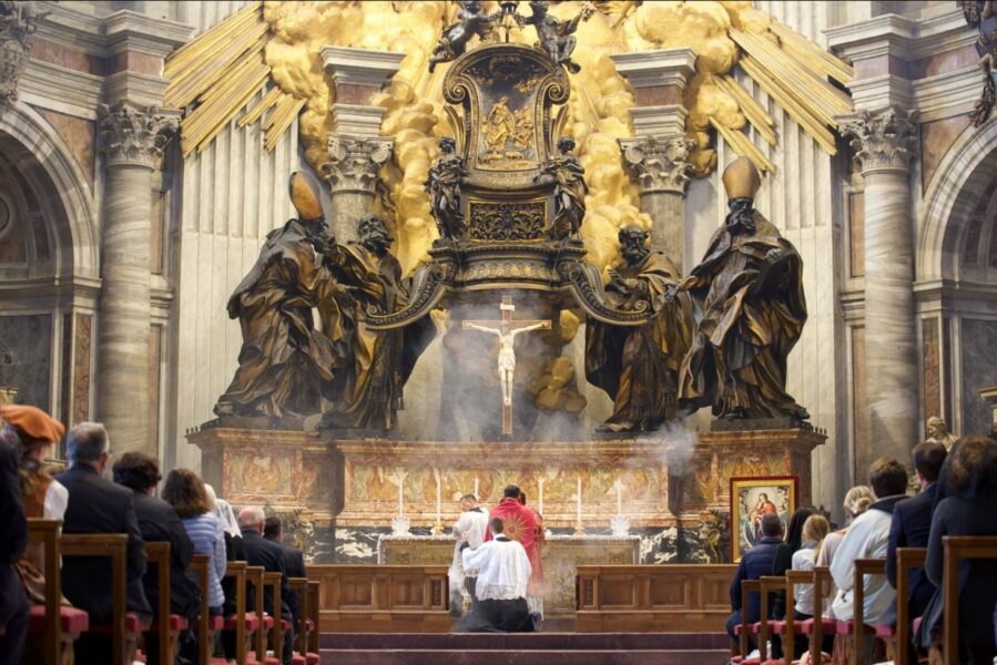 La Misa tradicional volverá al altar de la Cátedra de la Basílica de San Pedro en octubre