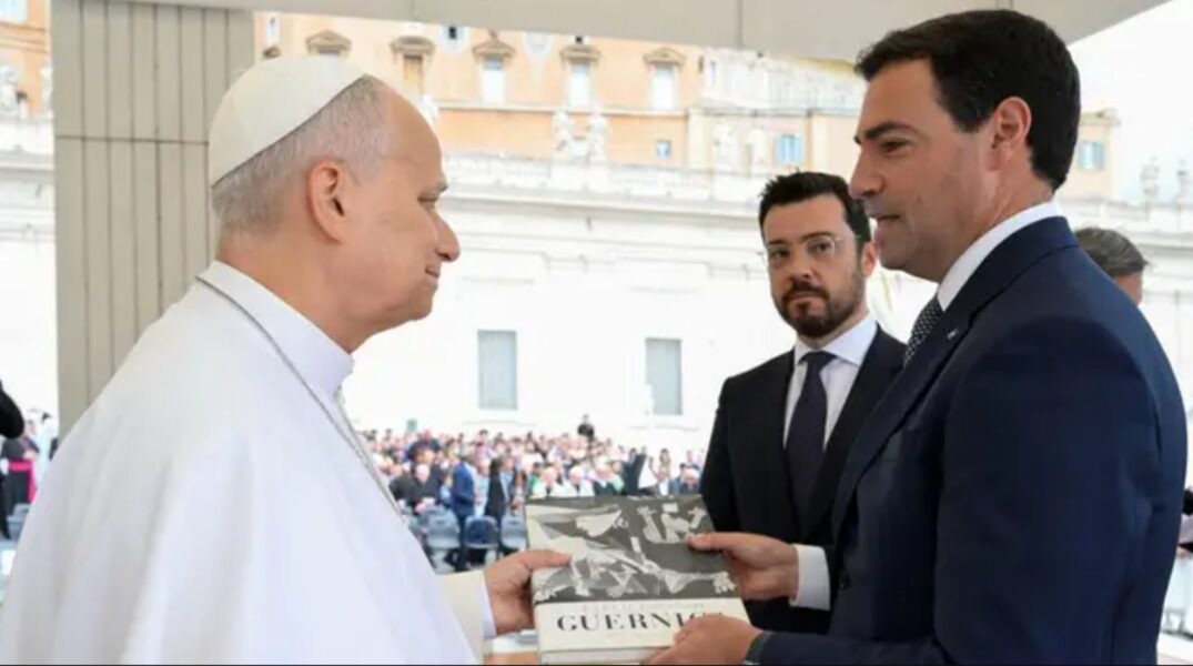El lehendakari Pradales regala a León XIV un poema en euskera traducido al quechua