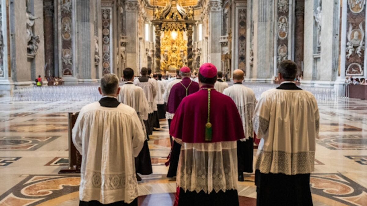 Declaración de la FSSPX: «En esta fe inmutable deseamos vivir y morir, en espera de que ceda su lugar a la visión directa de la inmutable Verdad eterna»