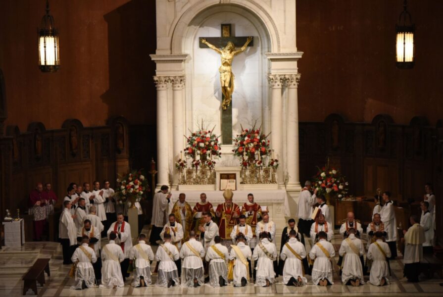 Doce nuevas ordenaciones de la Fraternidad de San Pedro en Estados Unidos