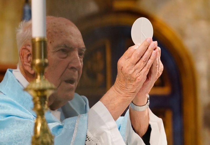Fallece a los 100 años el padre Junco, primer sacerdote de la Sociedad Sacerdotal de la Santa Cruz