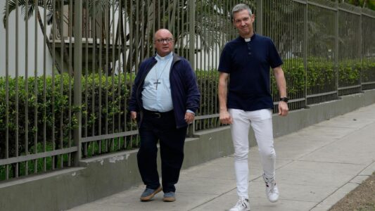 Bertomeu: un comisario pontificio que te excomulga si le cuestionas