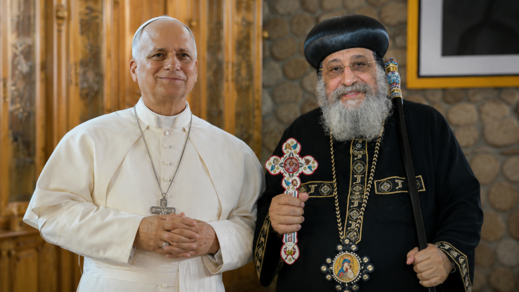 León XIV pide avanzar hacia la “unidad visible” con la Iglesia copta