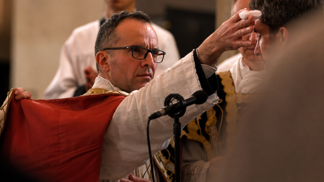 La tercera parte del documental Traditio muestra la fuerza y la dimensión real de la FSSPX