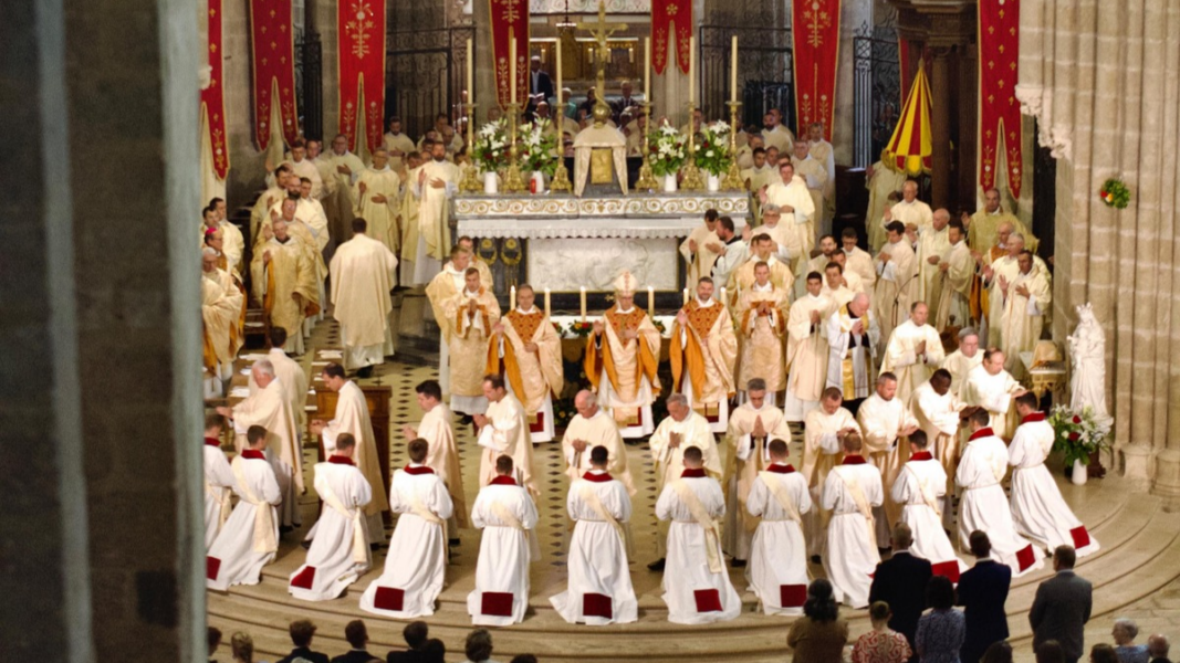 Con 117 seminaristas y 12 nuevos sacerdotes: la Comunidad Saint-Martin cumple 50 años en Francia