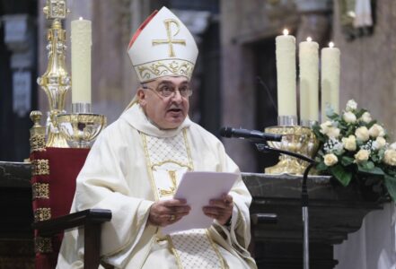El arzobispo de Valencia alerta del abandono de la misa dominical: «Es uno de los fenómenos más preocupantes en la vida de la Iglesia»