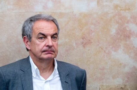 Zapatero no acudirá al Congreso durante la visita de León XIV