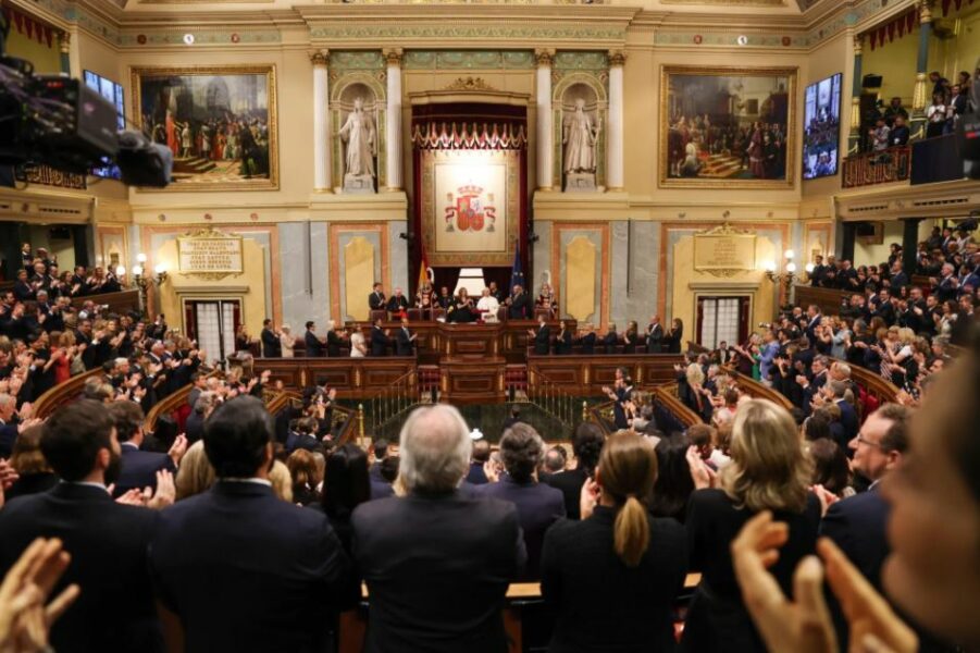 Una gran ovación y «a seguir con lo mismo»: la advertencia que deja la visita de León XIV en España para Francia