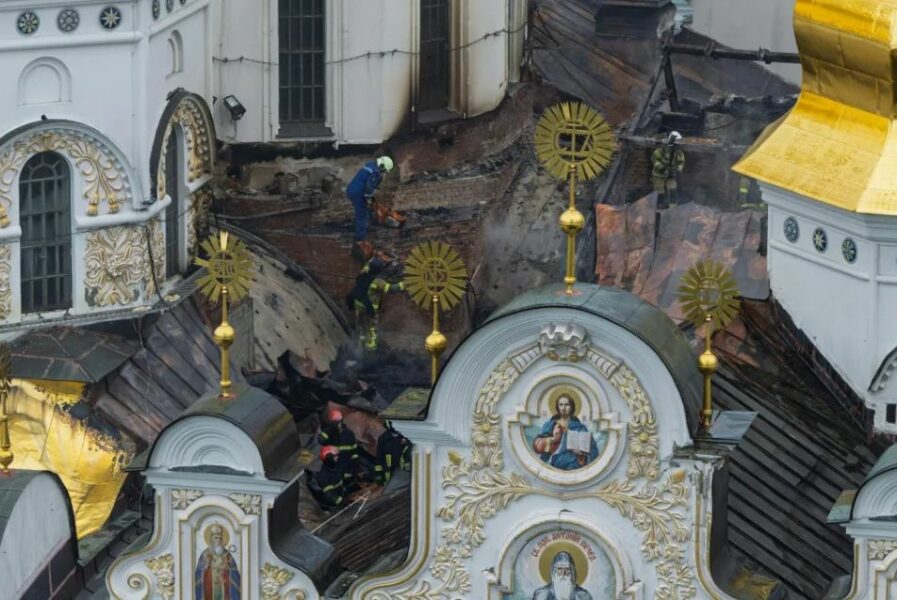 La Catedral de la Dormición de Kiev perdió más del 80% de su cubierta tras un ataque