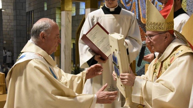 Parolin ordena obispo a Renzo Pegoraro, presidente de la Academia para la Vida