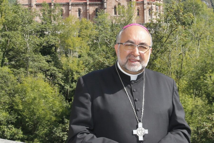 Mons. Sanz: «Yo soy conservador y profeso mi conservadurismo porque quiero conservar las cosas que valen la pena»