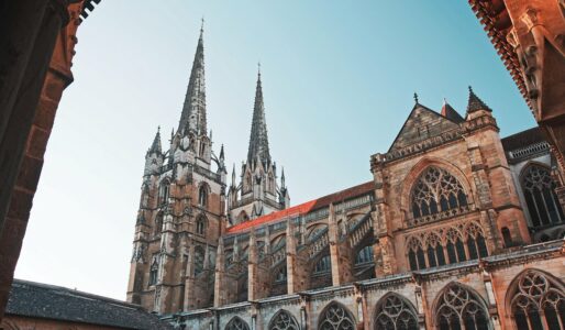 Suspenden en Francia a un sacerdote vasco tras una denuncia por presuntos abusos a un menor