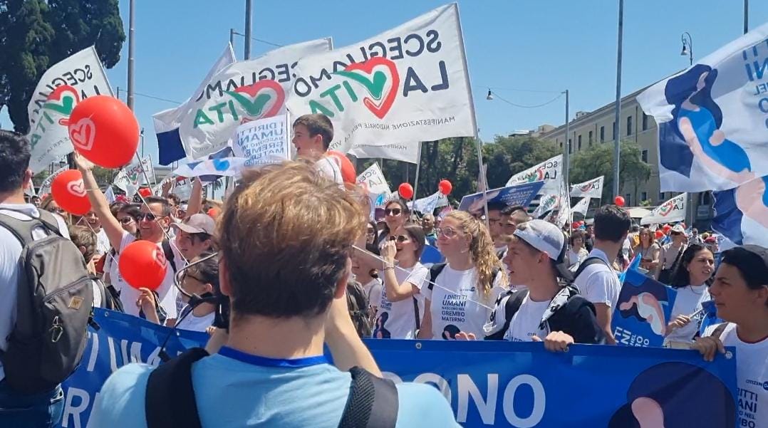 Thousands of people march today in Rome in defense of life " INFOVATICANA