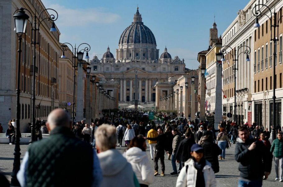 El Vaticano advierte que la inteligencia artificial puede transformar el turismo, pero no reemplazar el encuentro humano