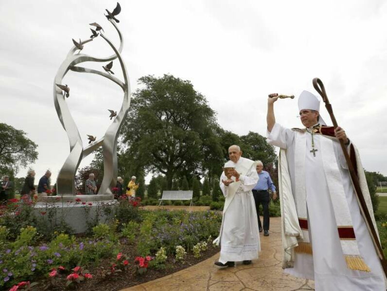 La arquidiócesis de Chicago inaugura un memorial para las víctimas del suicidio y afirma que «están con Dios, no condenados»