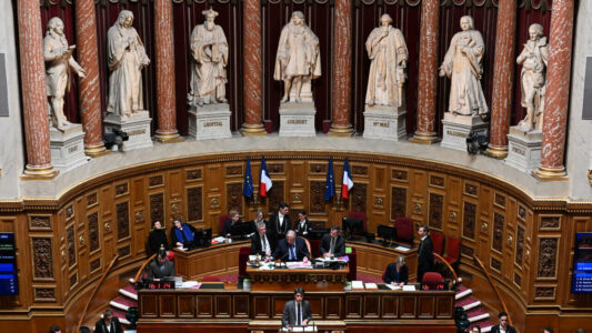 El Senado francés vuelve a rechazar la ley de eutanasia, pero la Asamblea Nacional podrá aprobarla la próxima semana