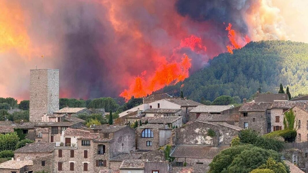 Los santuarios de Cotignac permanecen intactos tras un devastador incendio en el sur de Francia
