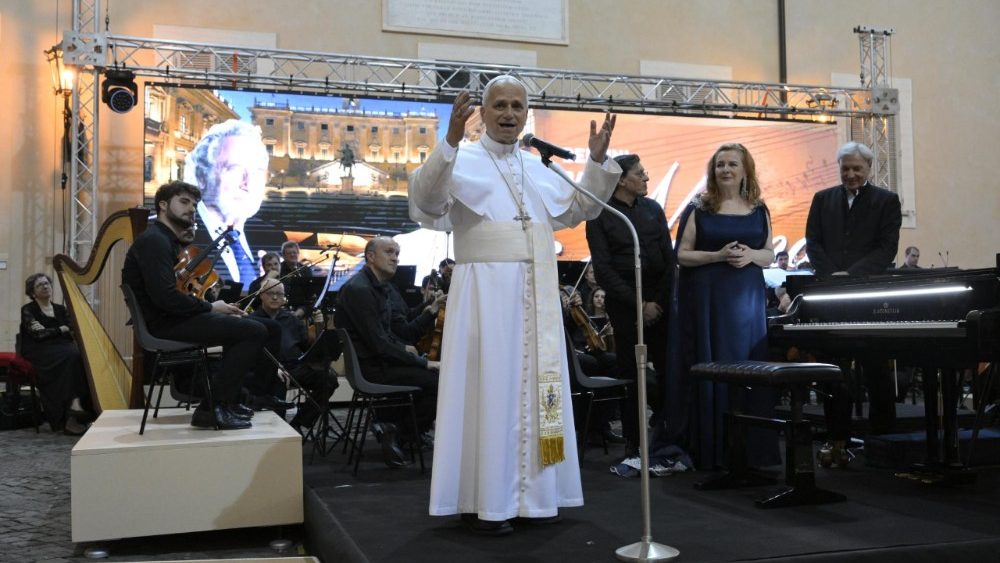 León XIV recuerda en Castel Gandolfo su viaje a España: «La belleza nos ayuda a levantar la mirada hacia el cielo»