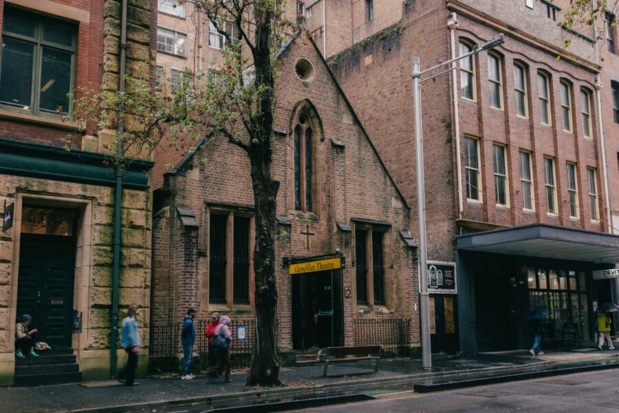 La oración y la protesta pacífica frenan una discoteca LGBT que opera en una antigua iglesia australiana