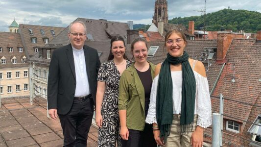 Premian a las nueve estudiantes que pidieron ingresar en un seminario católico para reclamar el sacerdocio femenino en Alemania