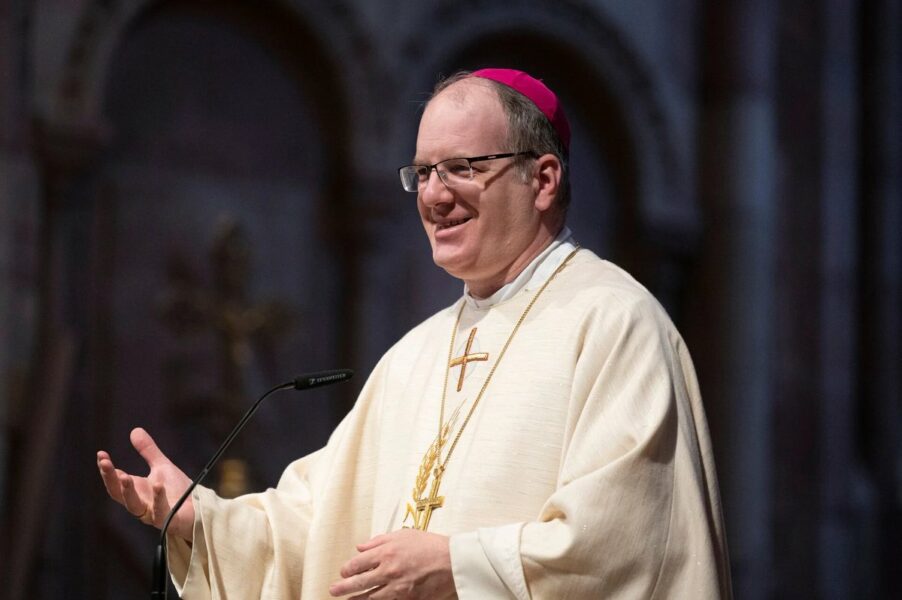 Mons. Würtz, el último obispo alemán nombrado por el Papa, se pregunta: «¿Qué perdemos si abolimos el celibato obligatorio y qué ganamos?»