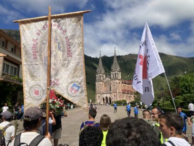 «Es una escuela de virtudes»: una familia cuenta cómo la peregrinación a Covadonga transformó su forma de vivir la fe