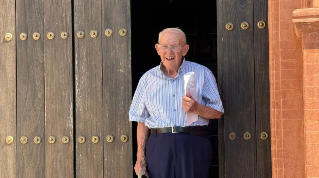 Don Fernando y Cañada Rosal: la historia del pueblo que no quiso jubilar a su párroco